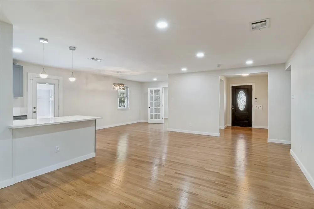 8494 Swift Avenue Dallas, TX 75228