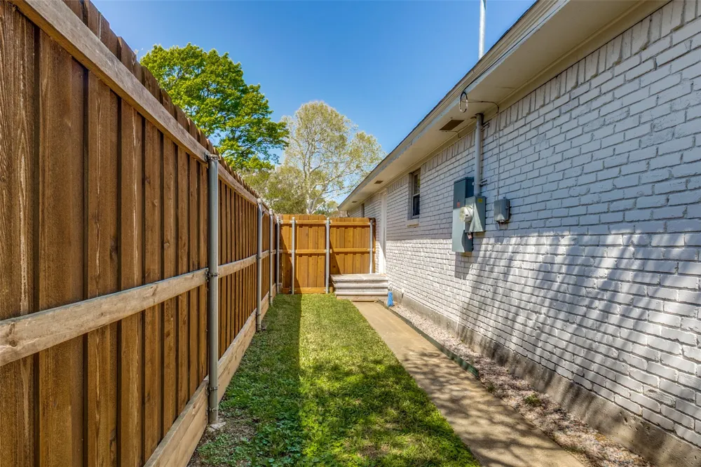 8494 Swift Avenue Dallas, TX 75228