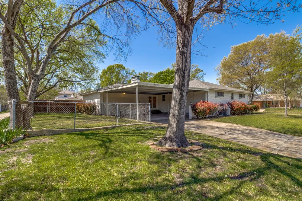 8494 Swift Avenue Dallas, TX 75228