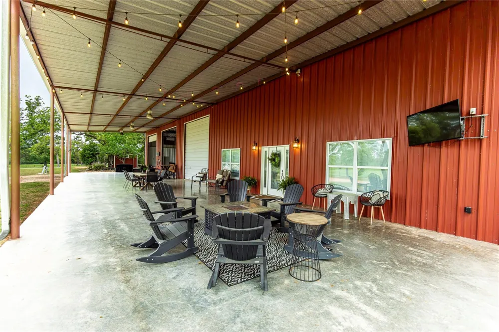 7680 Highway 36 Bellville, TX 77418