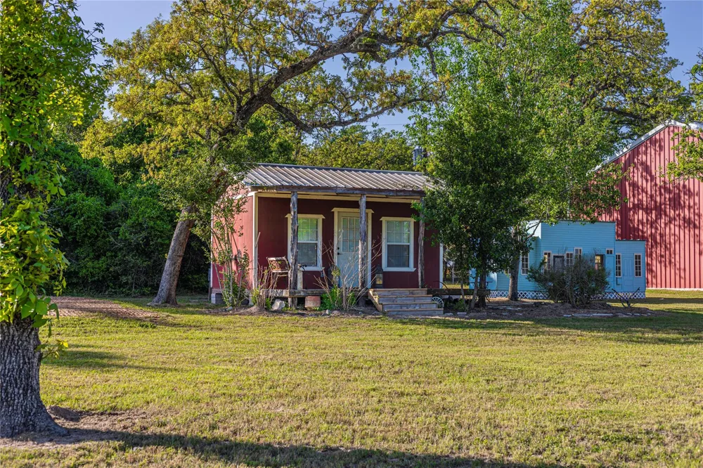 7680 Highway 36 Bellville, TX 77418