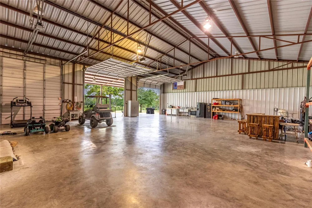 7680 Highway 36 Bellville, TX 77418