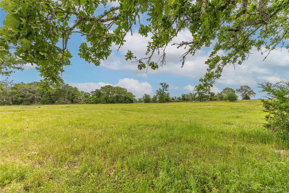 7680 Highway 36 Bellville, TX 77418