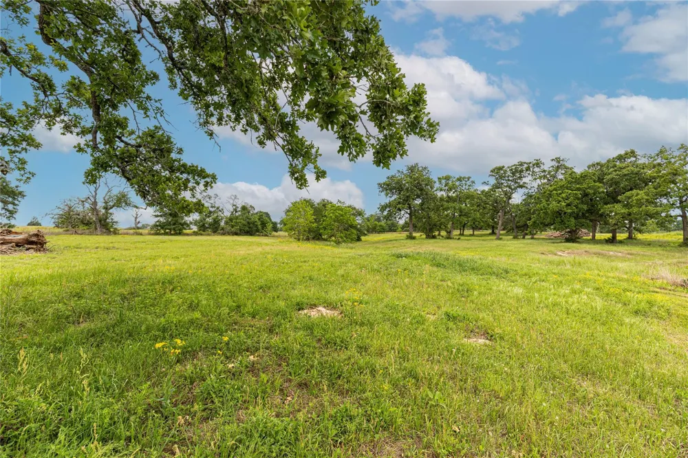 7680 Highway 36 Bellville, TX 77418