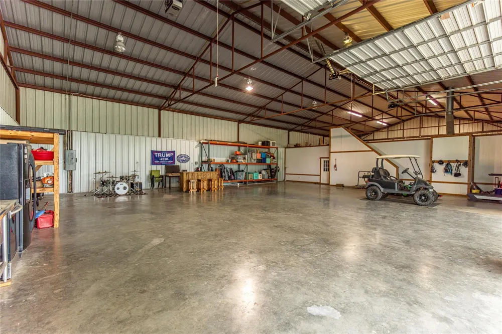 7680 Highway 36 Bellville, TX 77418
