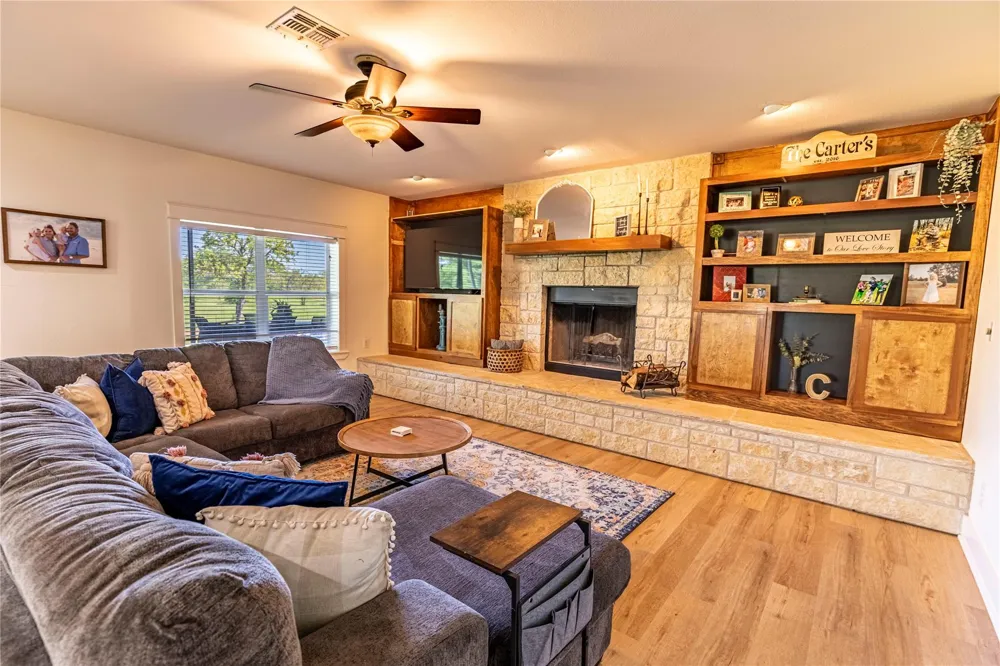 7680 Highway 36 Bellville, TX 77418