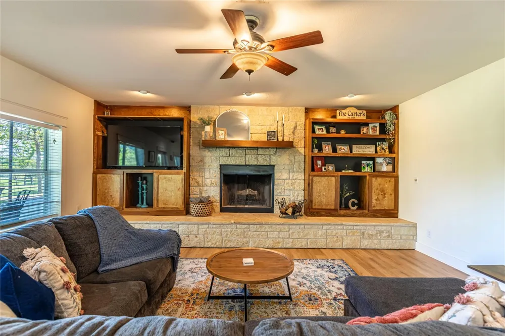 7680 Highway 36 Bellville, TX 77418