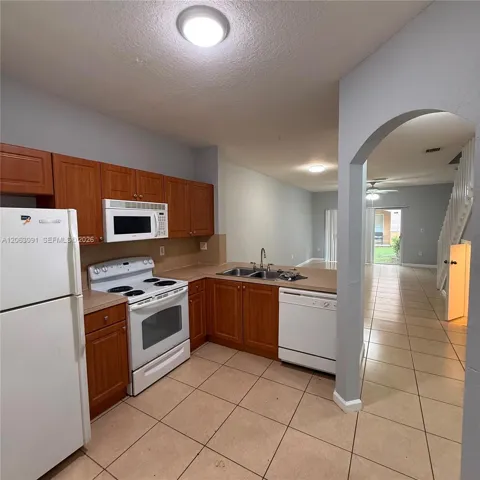 8811 S ISLES CR #8811