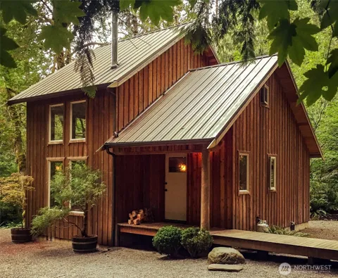 423 Lords Lake Loop