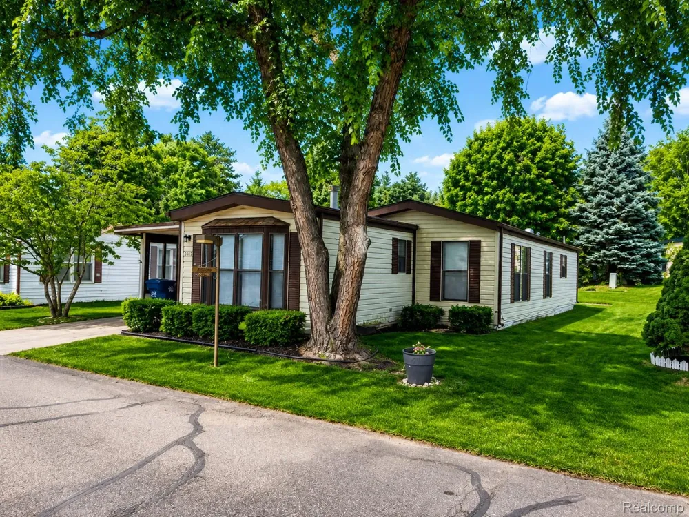 2663 Chickadee Street Rochester Hills City, MI 48309