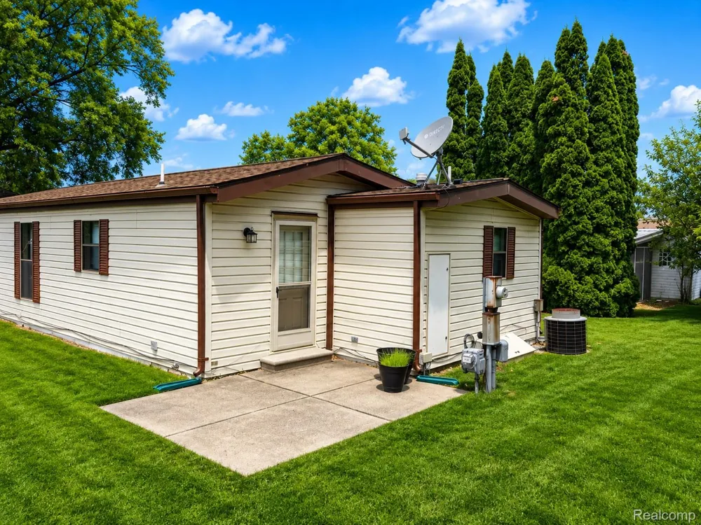2663 Chickadee Street Rochester Hills City, MI 48309