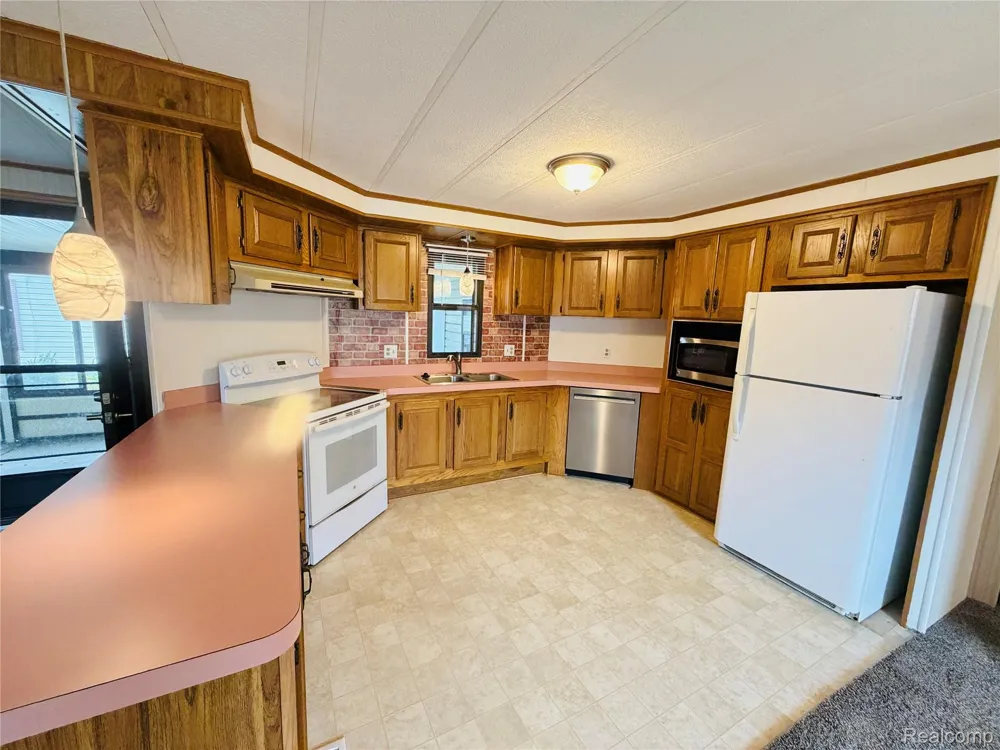 2663 Chickadee Street Rochester Hills City, MI 48309