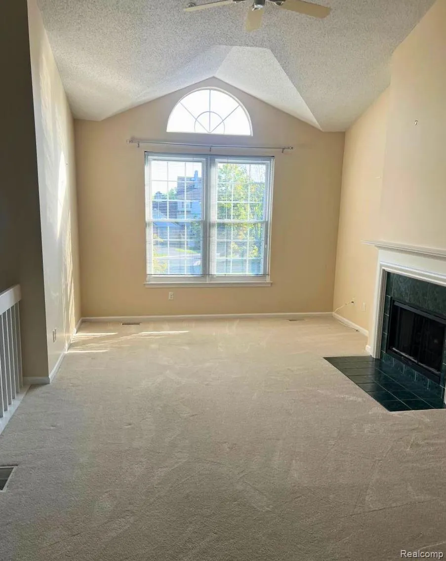 49862 Pointe Crossing Plymouth Charter Township, MI 48170