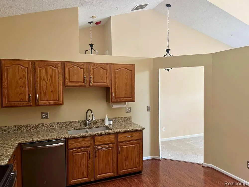 49862 Pointe Crossing Plymouth Charter Township, MI 48170