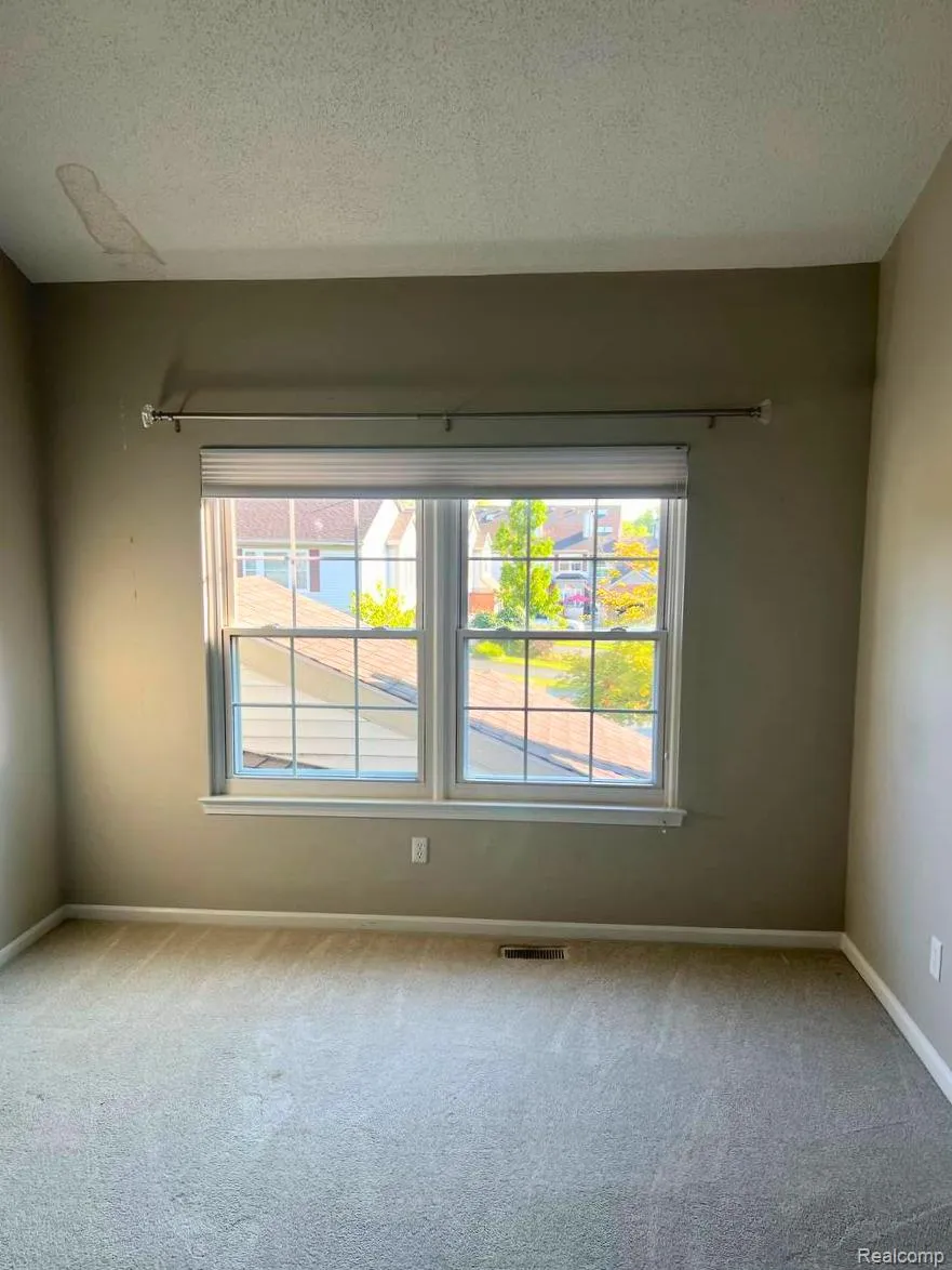 49862 Pointe Crossing Plymouth Charter Township, MI 48170