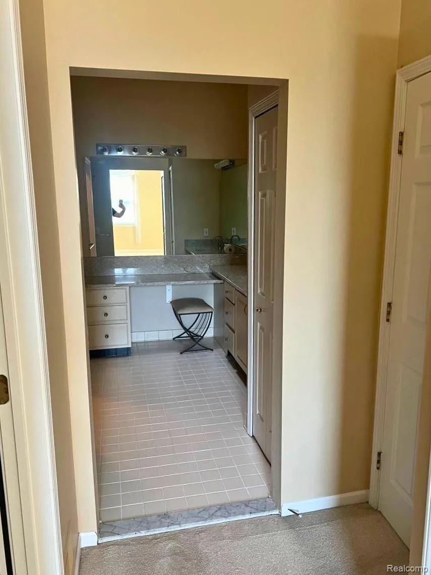 49862 Pointe Crossing Plymouth Charter Township, MI 48170