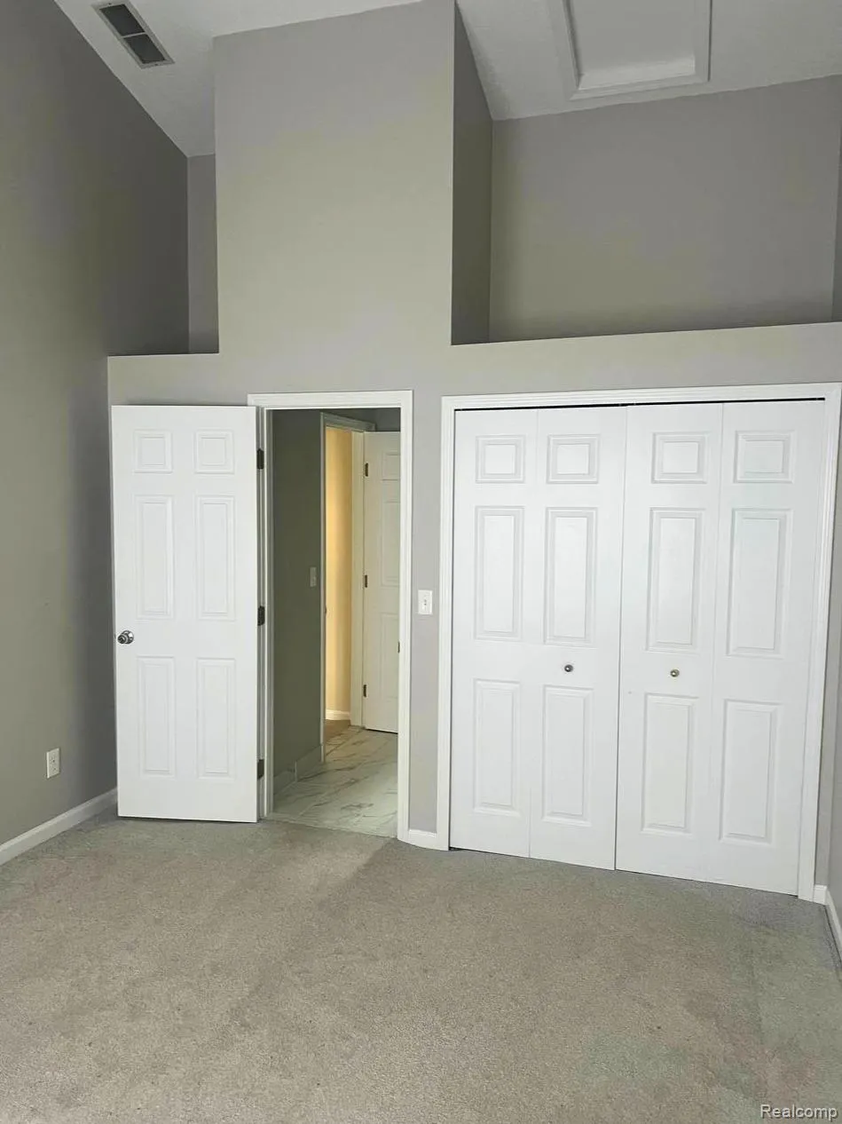49862 Pointe Crossing Plymouth Charter Township, MI 48170
