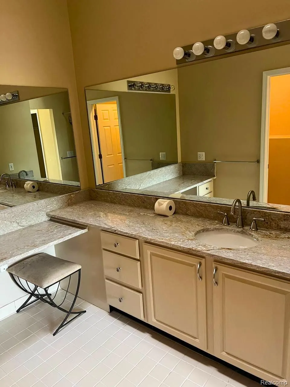 49862 Pointe Crossing Plymouth Charter Township, MI 48170