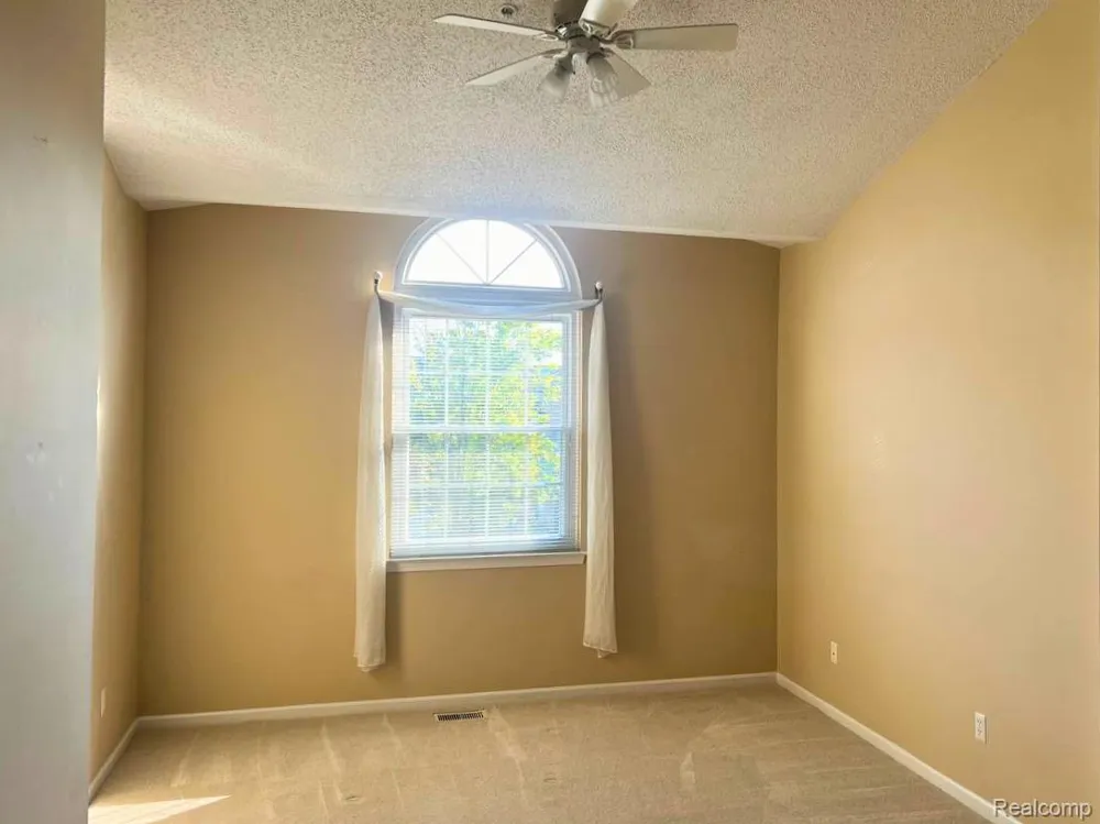 49862 Pointe Crossing Plymouth Charter Township, MI 48170