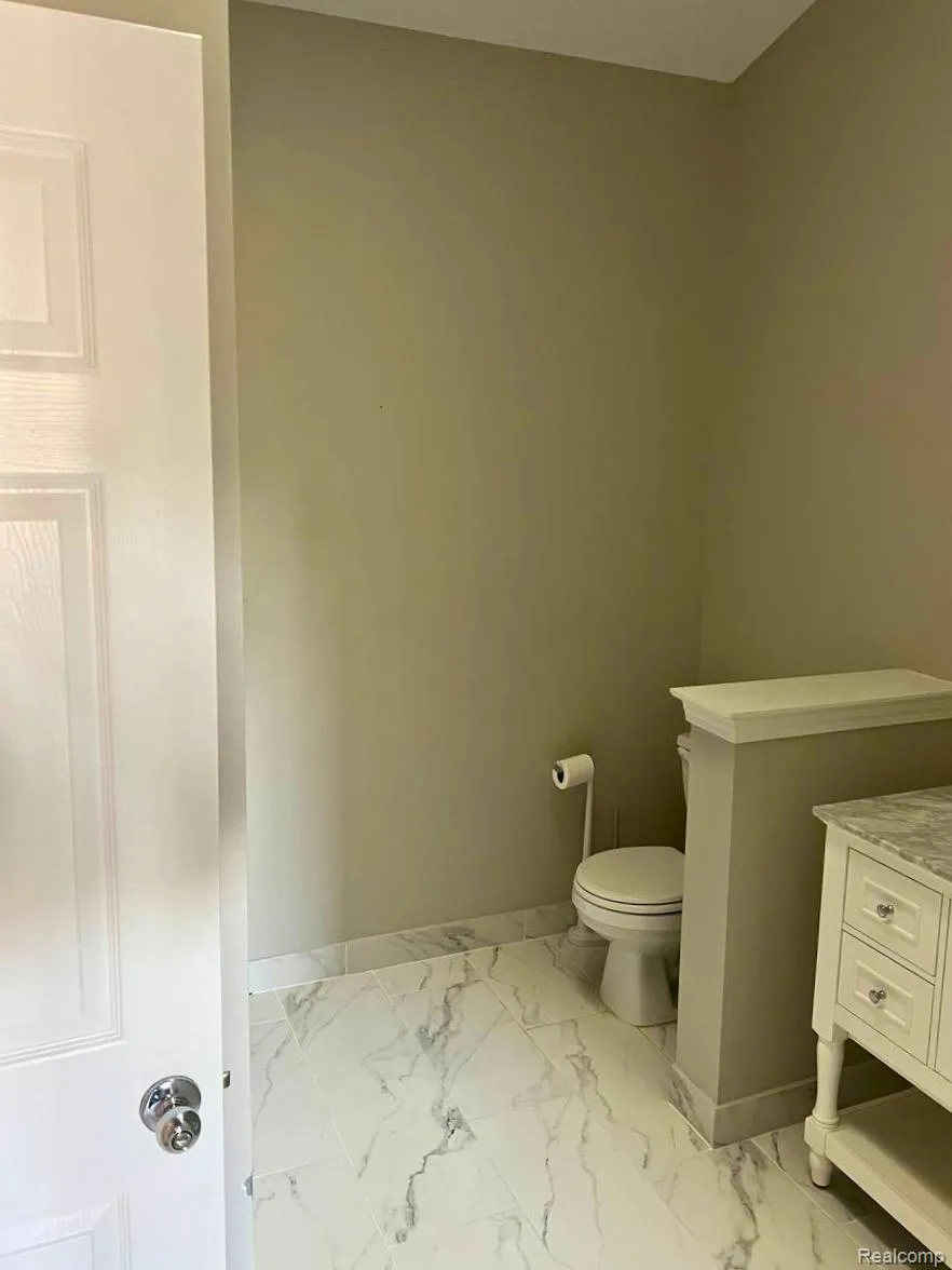 49862 Pointe Crossing Plymouth Charter Township, MI 48170