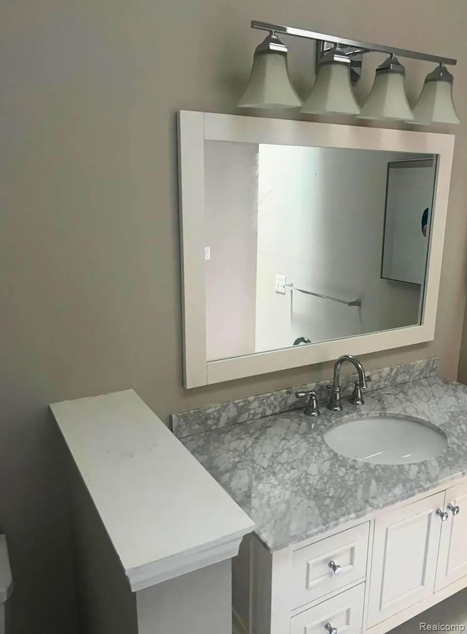 49862 Pointe Crossing Plymouth Charter Township, MI 48170