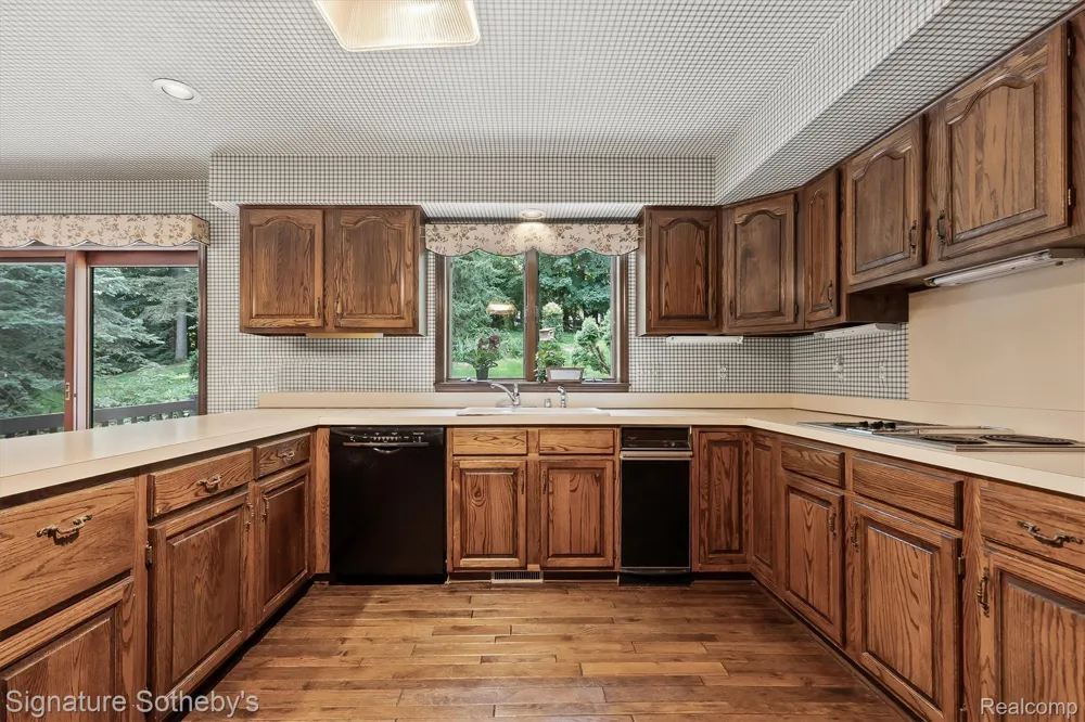 251 Woodwind Drive Bloomfield Hills City, MI 48304