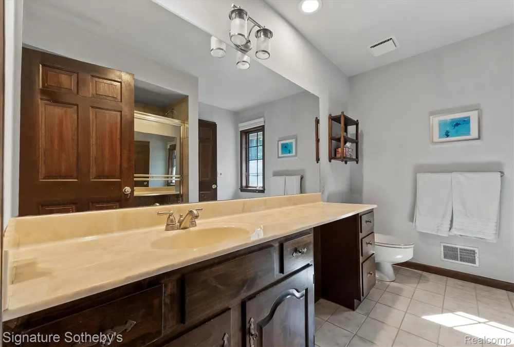 251 Woodwind Drive Bloomfield Hills City, MI 48304
