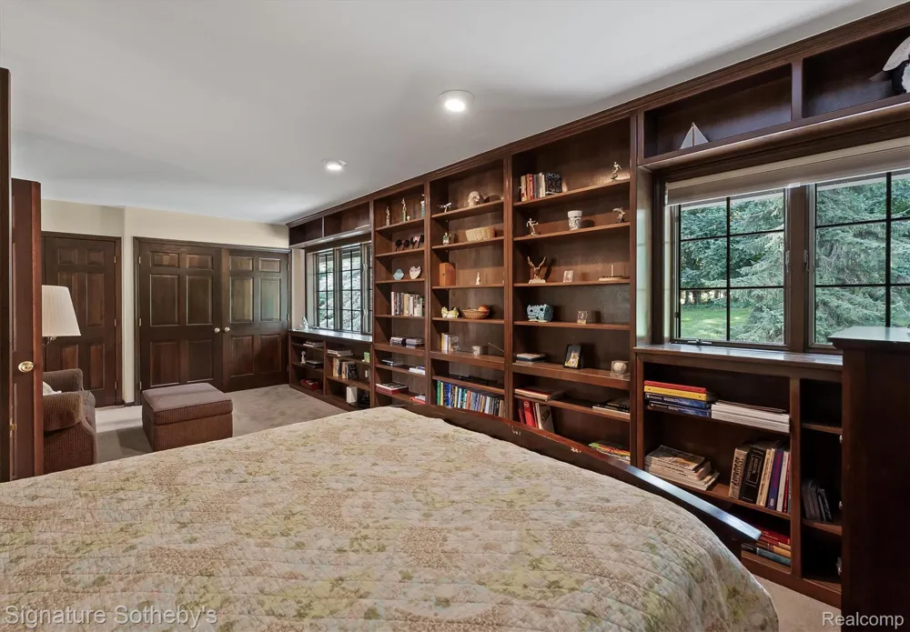 251 Woodwind Drive Bloomfield Hills City, MI 48304