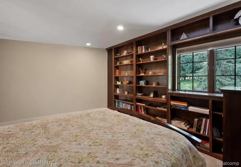 251 Woodwind Drive Bloomfield Hills City, MI 48304
