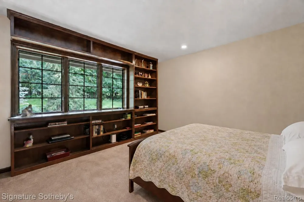 251 Woodwind Drive Bloomfield Hills City, MI 48304