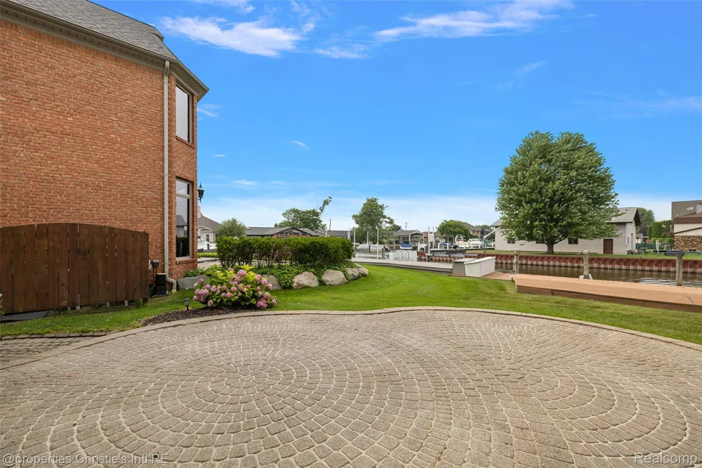 31975 Riverdale Street Harrison Charter Township, MI 48045