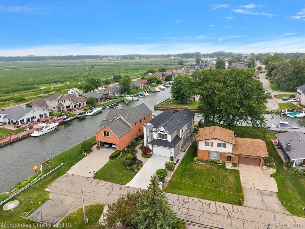 31975 Riverdale Street Harrison Charter Township, MI 48045
