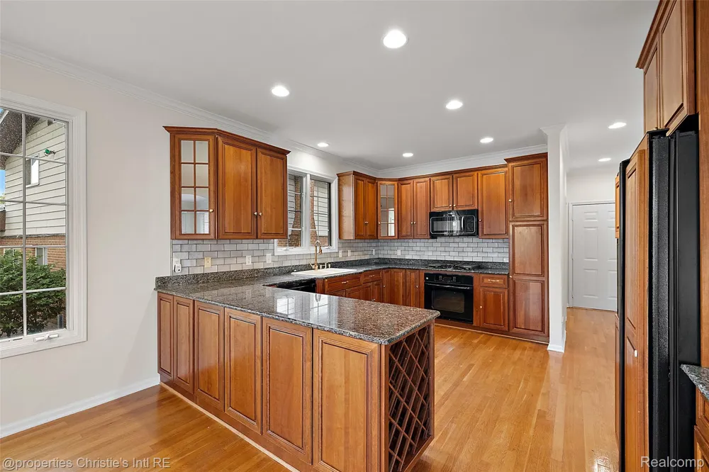 31975 Riverdale Street Harrison Charter Township, MI 48045