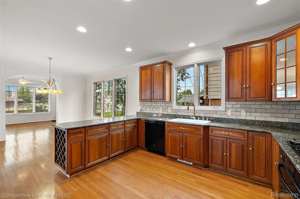 31975 Riverdale Street Harrison Charter Township, MI 48045