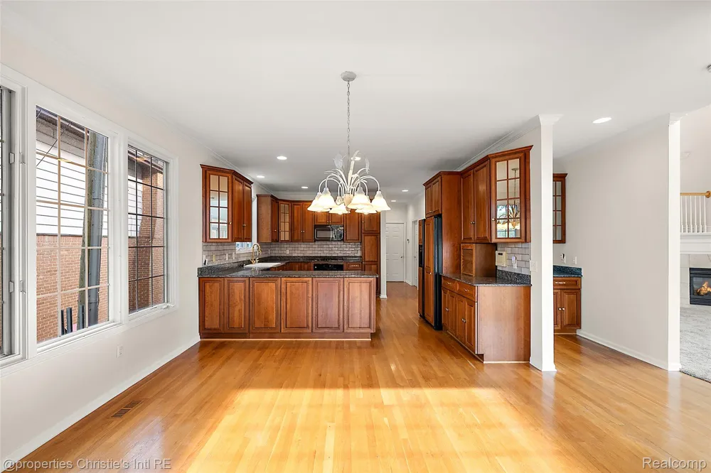 31975 Riverdale Street Harrison Charter Township, MI 48045