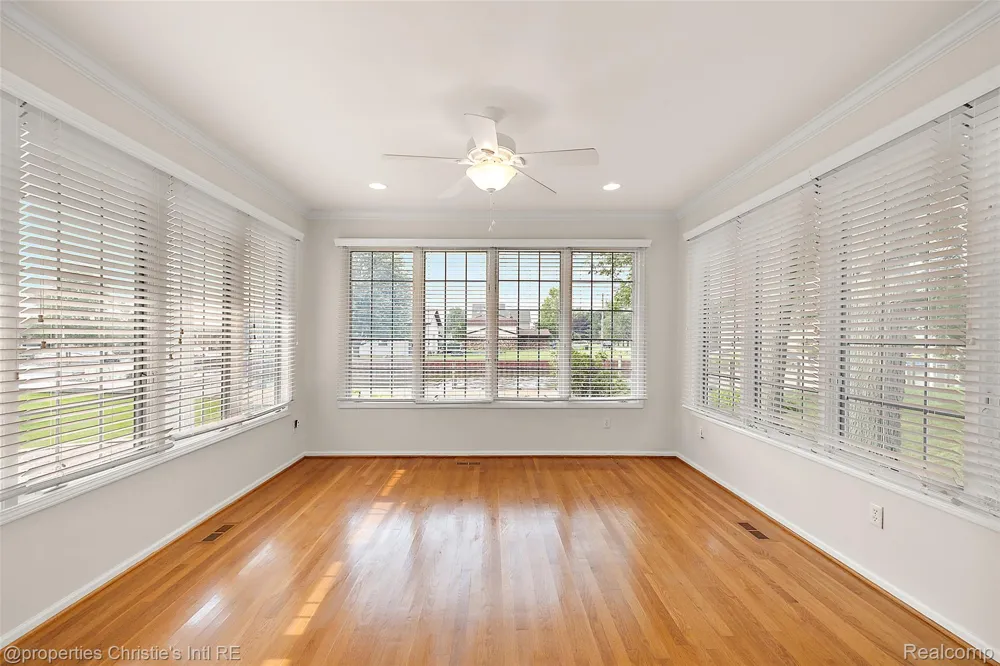 31975 Riverdale Street Harrison Charter Township, MI 48045