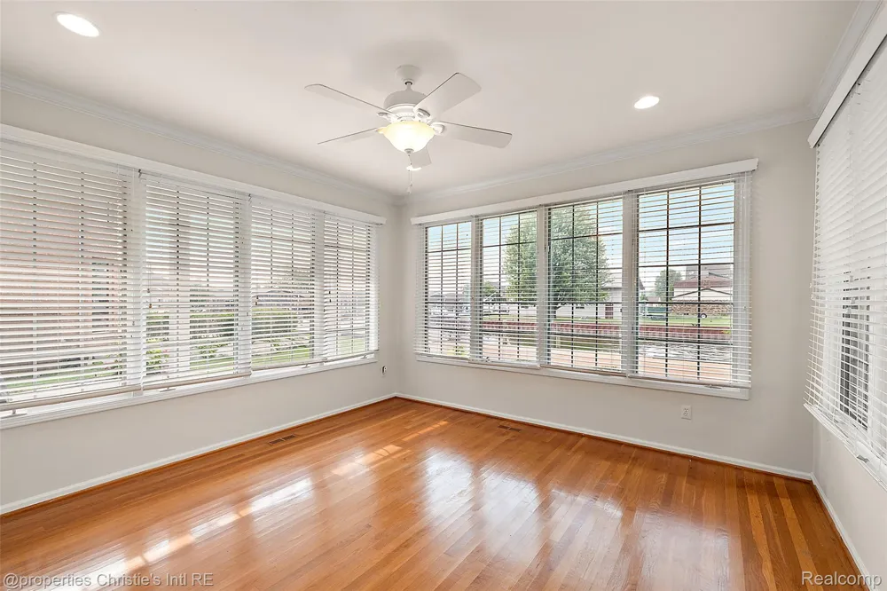 31975 Riverdale Street Harrison Charter Township, MI 48045