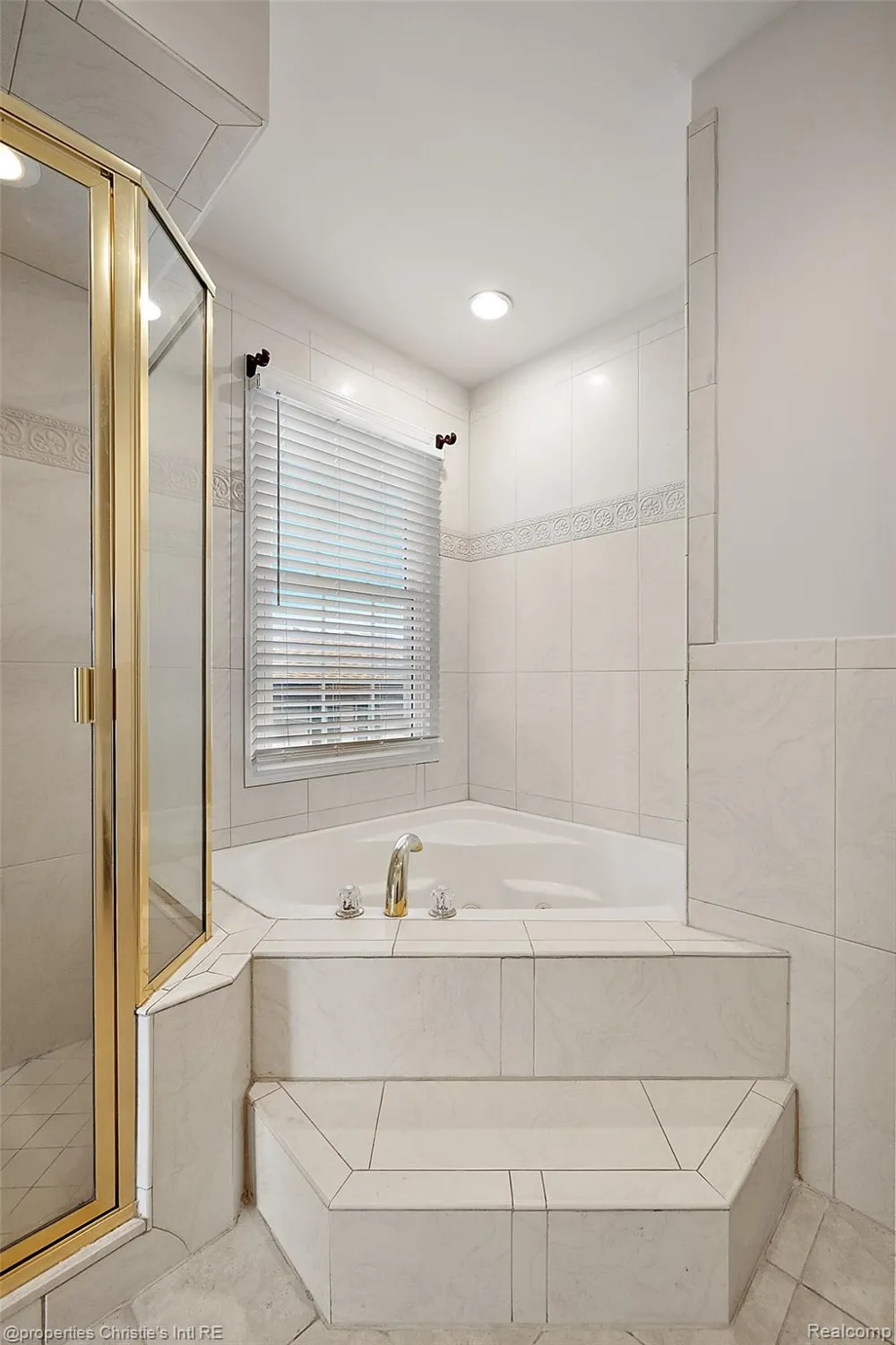 31975 Riverdale Street Harrison Charter Township, MI 48045