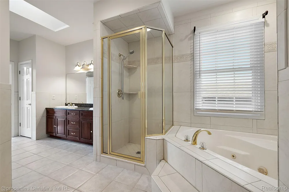 31975 Riverdale Street Harrison Charter Township, MI 48045