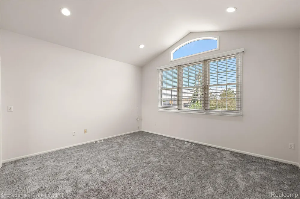 31975 Riverdale Street Harrison Charter Township, MI 48045