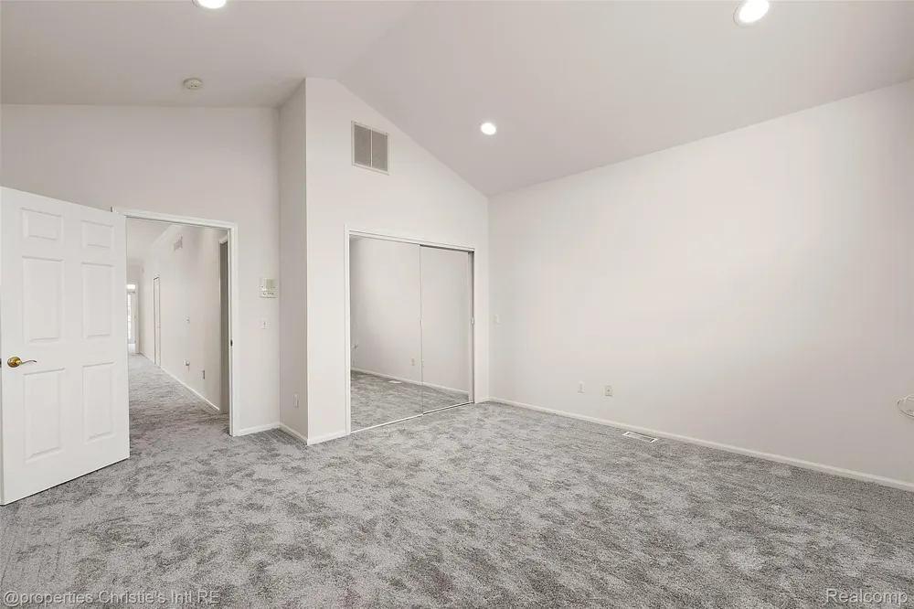 31975 Riverdale Street Harrison Charter Township, MI 48045
