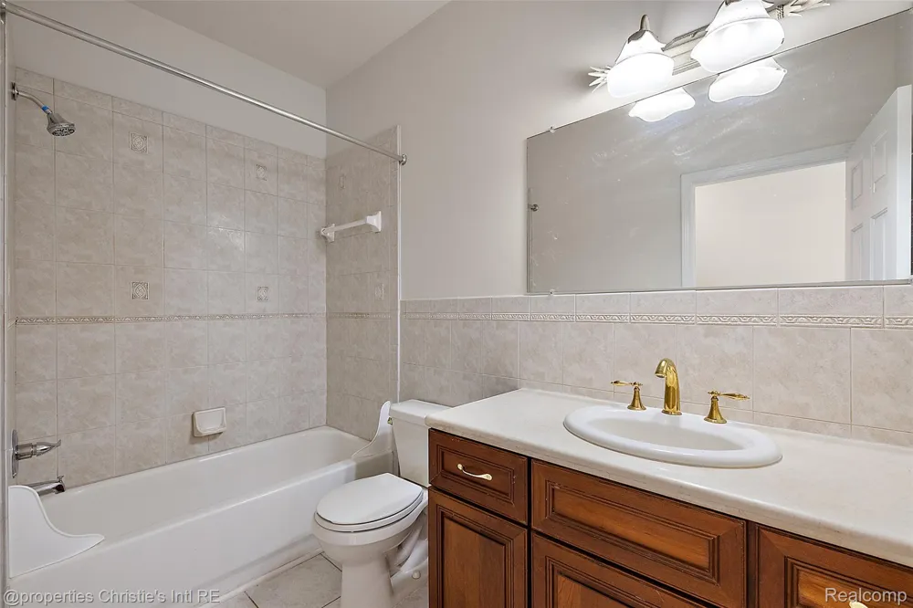 31975 Riverdale Street Harrison Charter Township, MI 48045