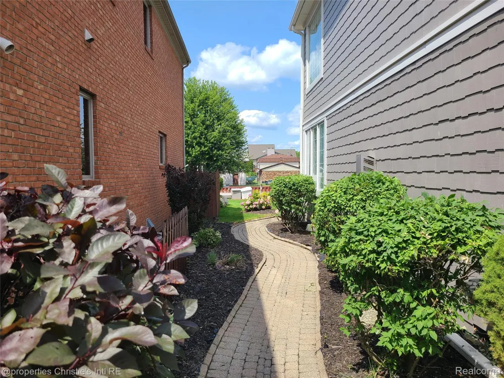 31975 Riverdale Street Harrison Charter Township, MI 48045