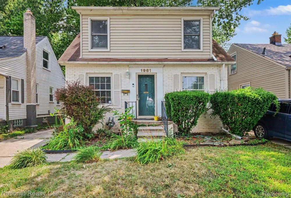 1981 Roslyn Road Grosse Pointe City, MI 48236