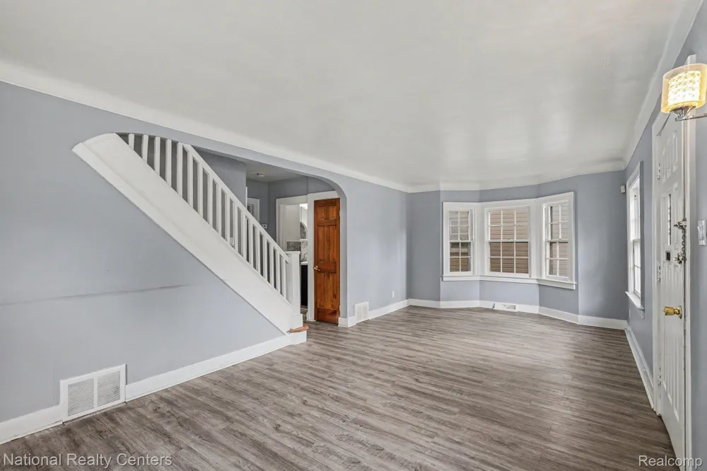1981 Roslyn Road Grosse Pointe City, MI 48236