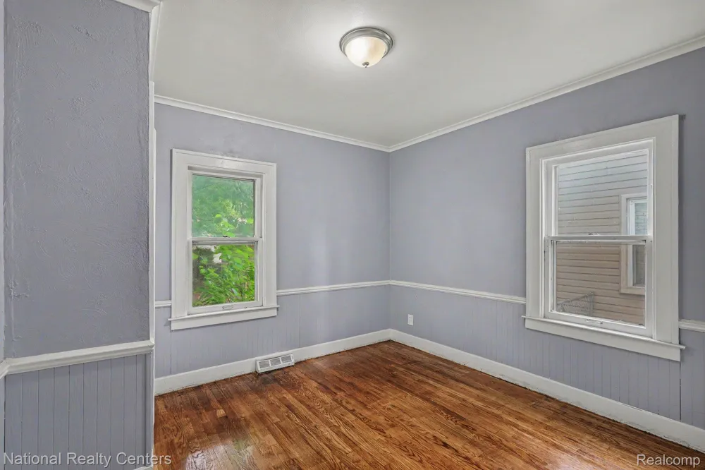 1981 Roslyn Road Grosse Pointe City, MI 48236