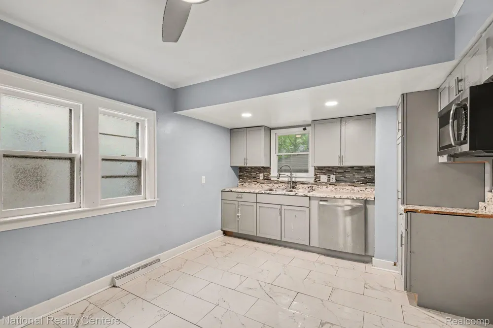 1981 Roslyn Road Grosse Pointe City, MI 48236