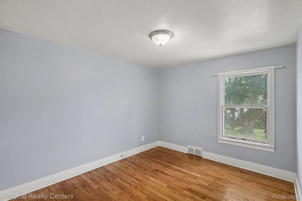 1981 Roslyn Road Grosse Pointe City, MI 48236