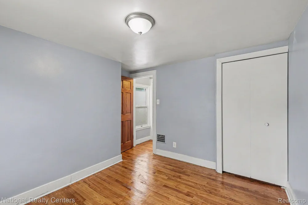 1981 Roslyn Road Grosse Pointe City, MI 48236