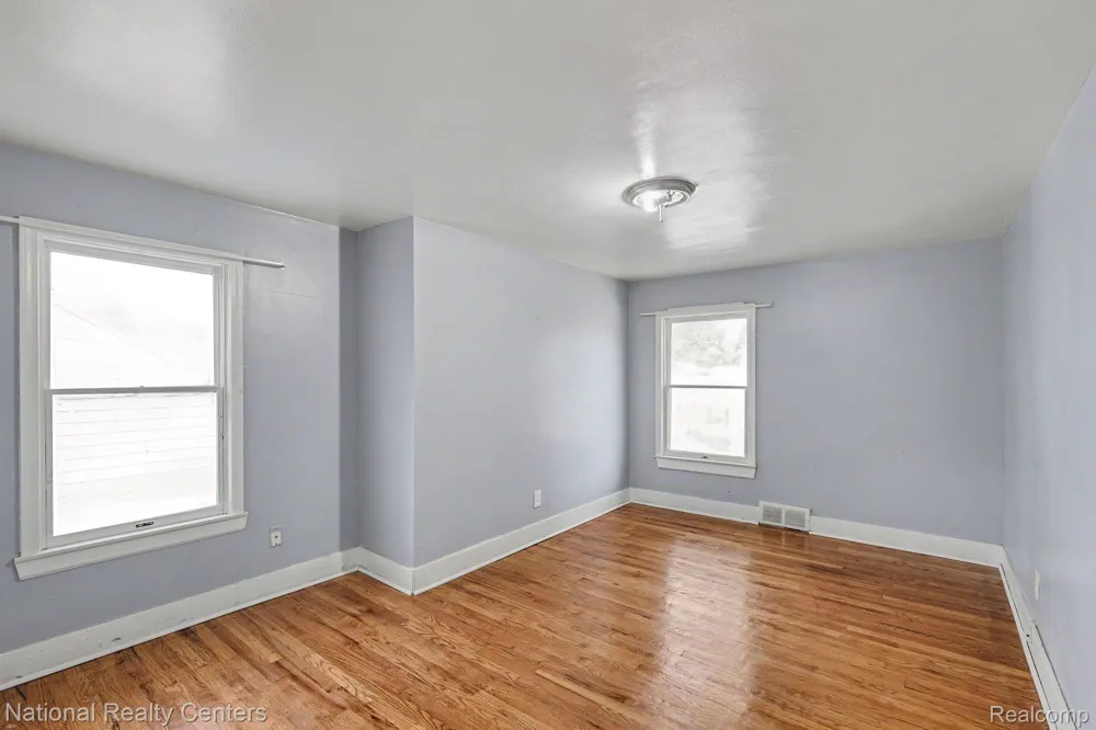 1981 Roslyn Road Grosse Pointe City, MI 48236